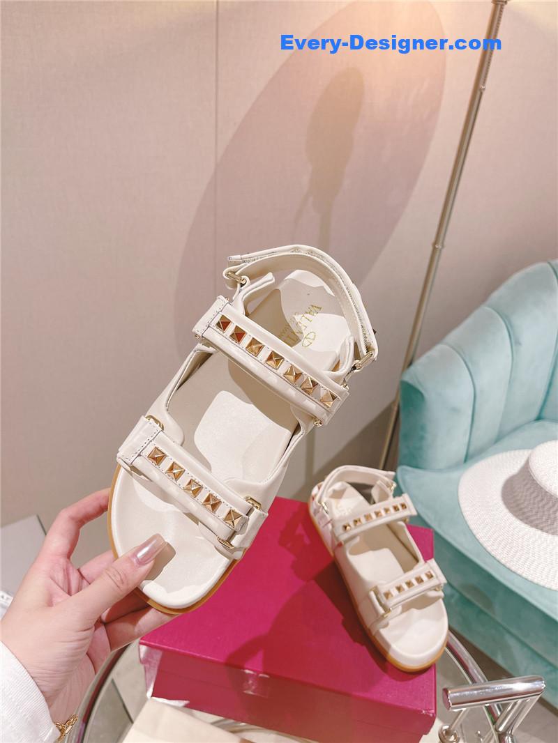 Va1e*ntin0 roman sandals