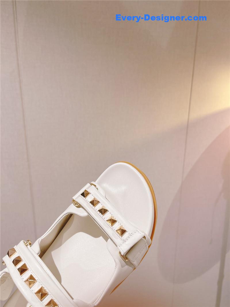 Va1e*ntin0 roman sandals