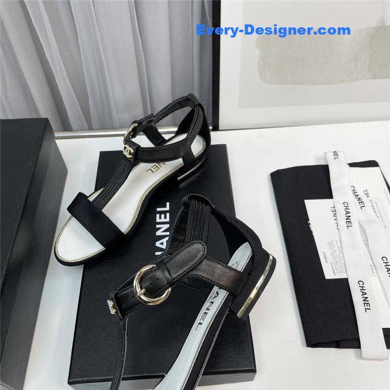 CC classic chain accessories sandals