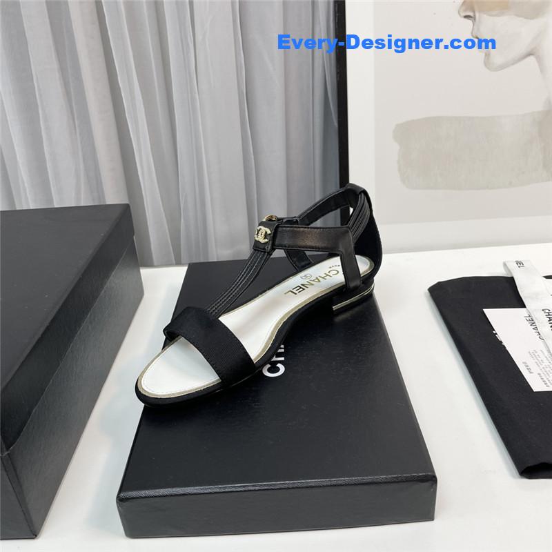 CC classic chain accessories sandals