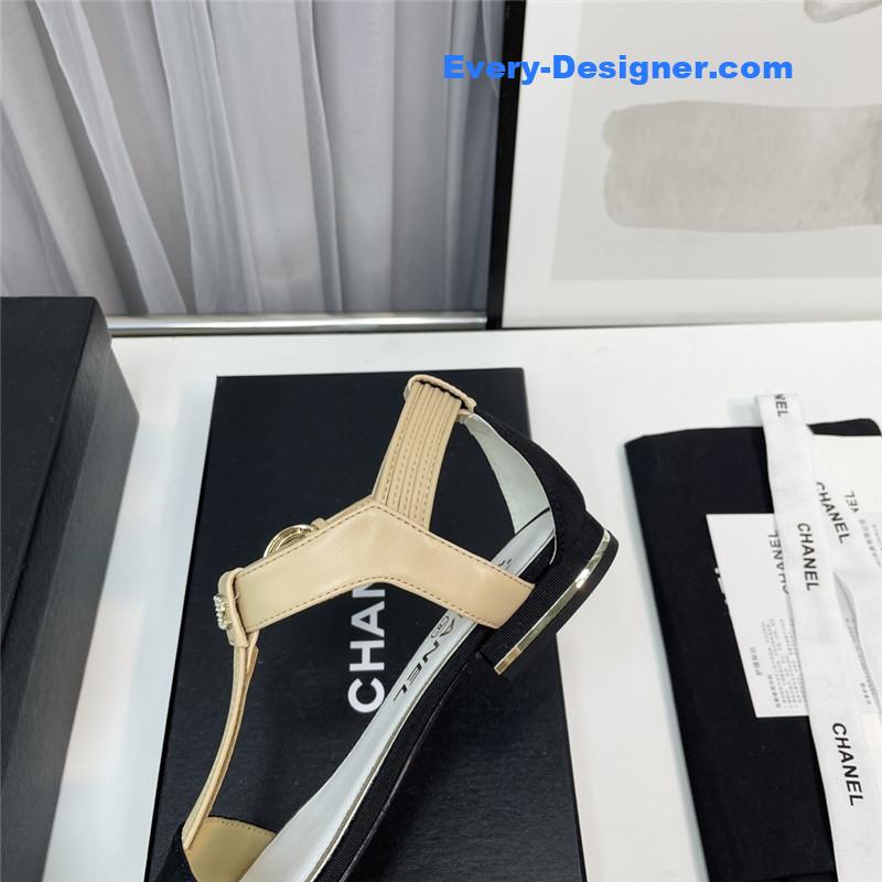 CC classic chain accessories sandals