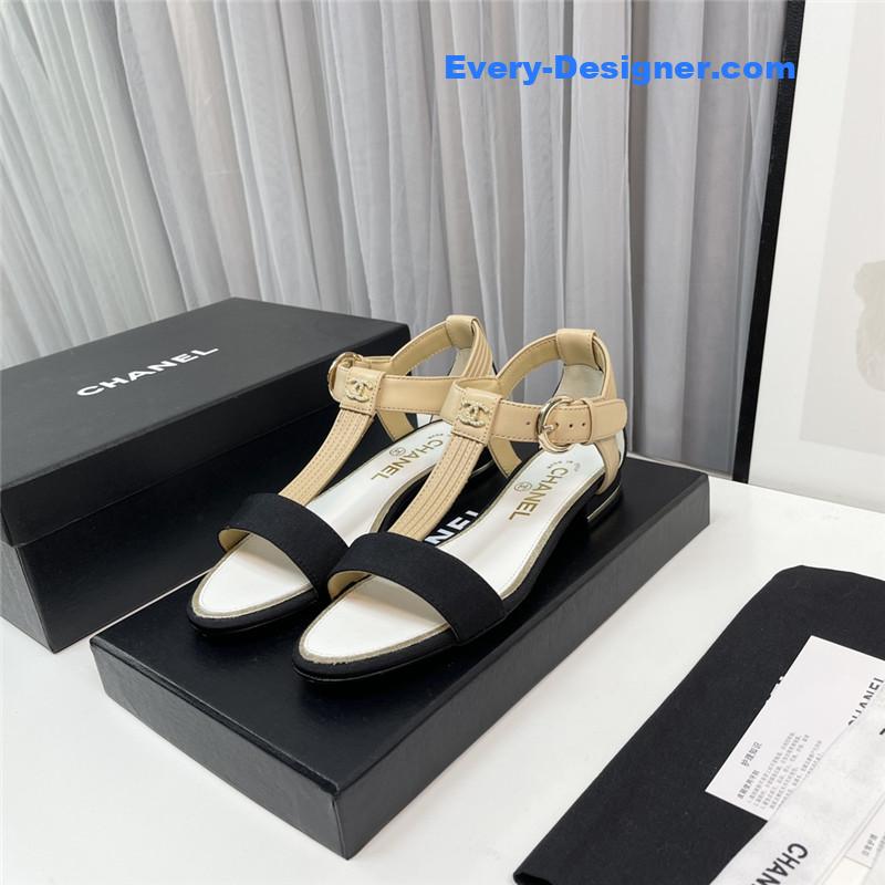 CC classic chain accessories sandals