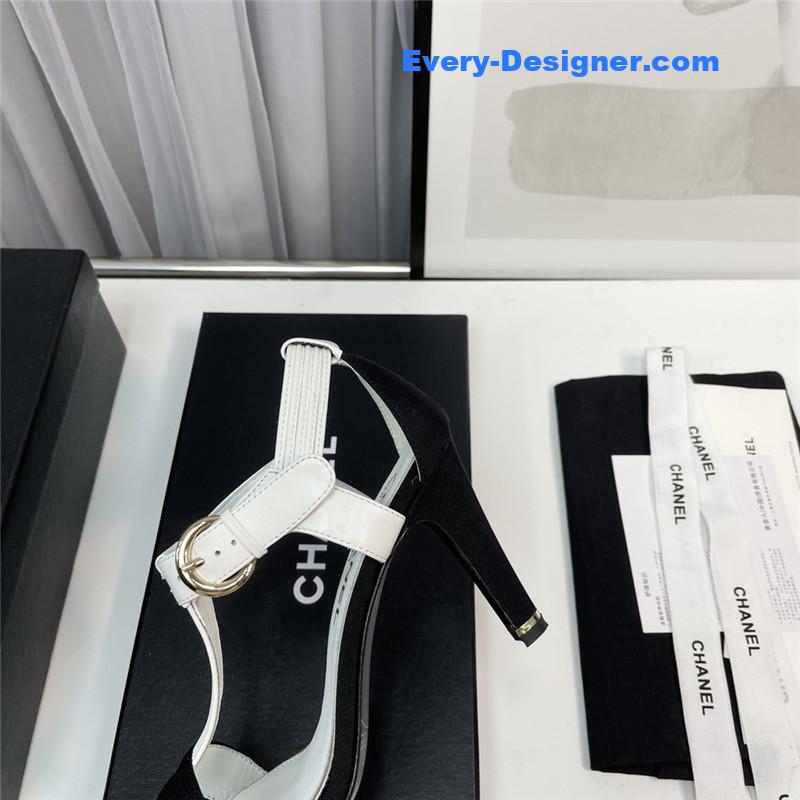 CC classic chain accessories sandals