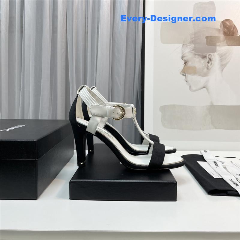 CC classic chain accessories sandals