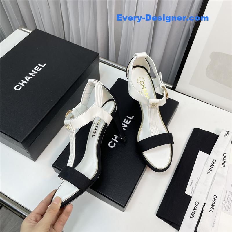 CC classic chain accessories sandals