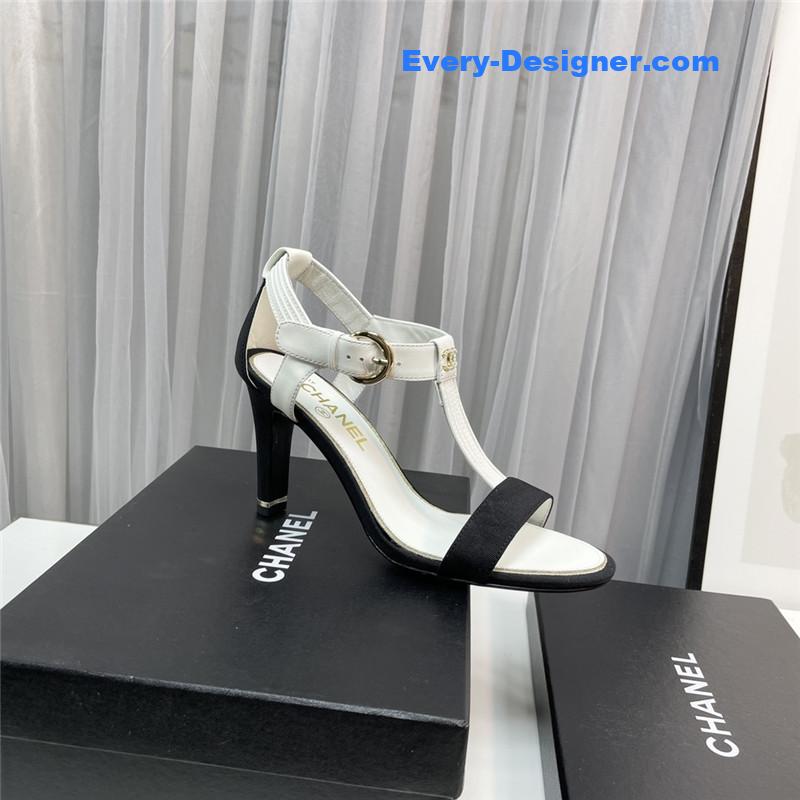 CC classic chain accessories sandals