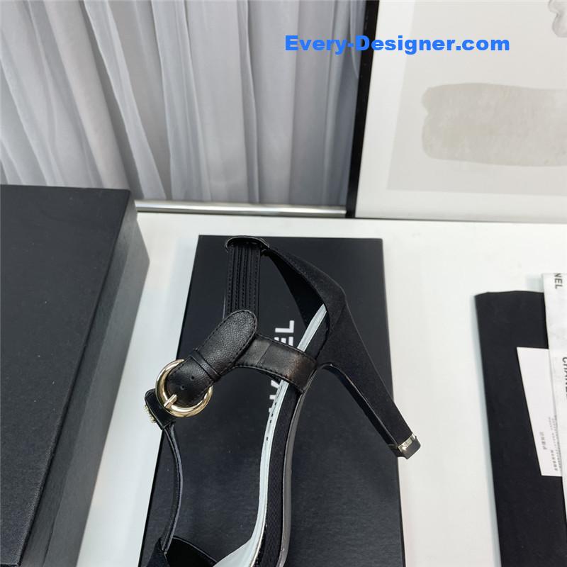 CC classic chain accessories sandals