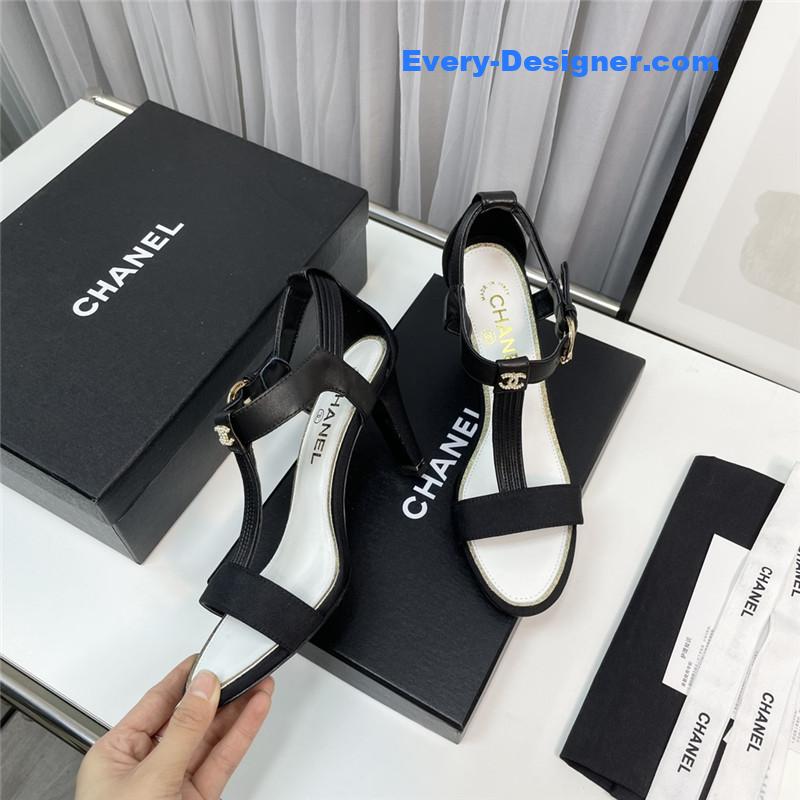 CC classic chain accessories sandals