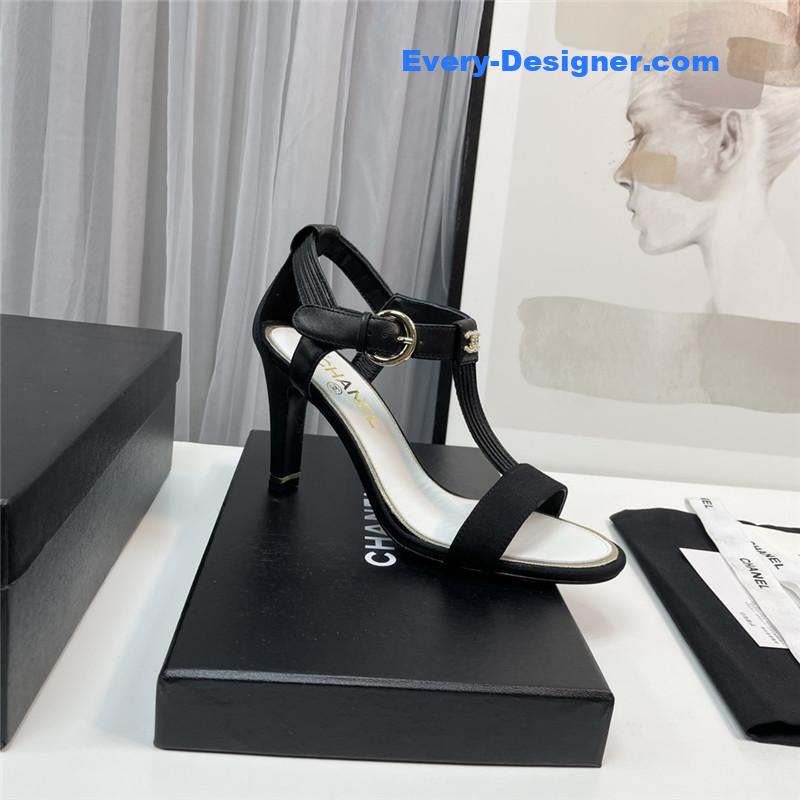 CC classic chain accessories sandals