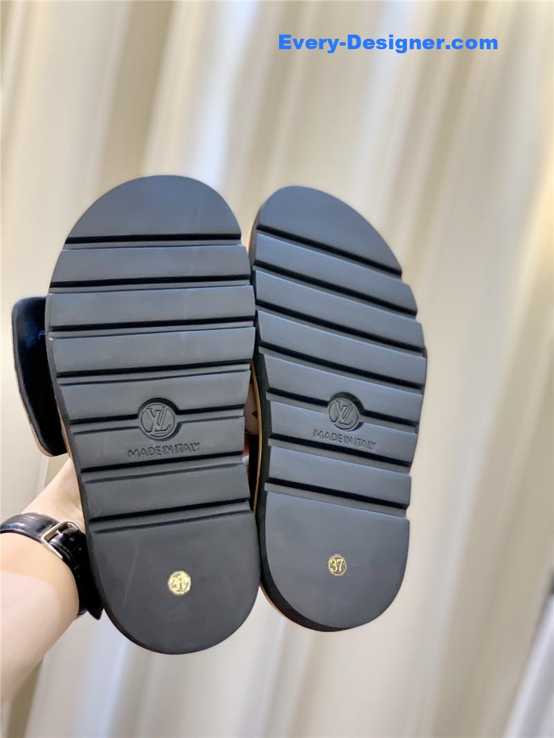 l0vis Vvtt0n lv couple slippers