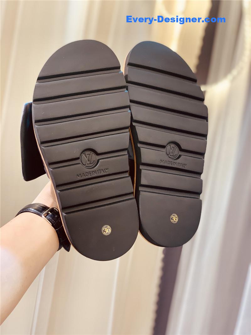 l0vis Vvtt0n lv couple slippers
