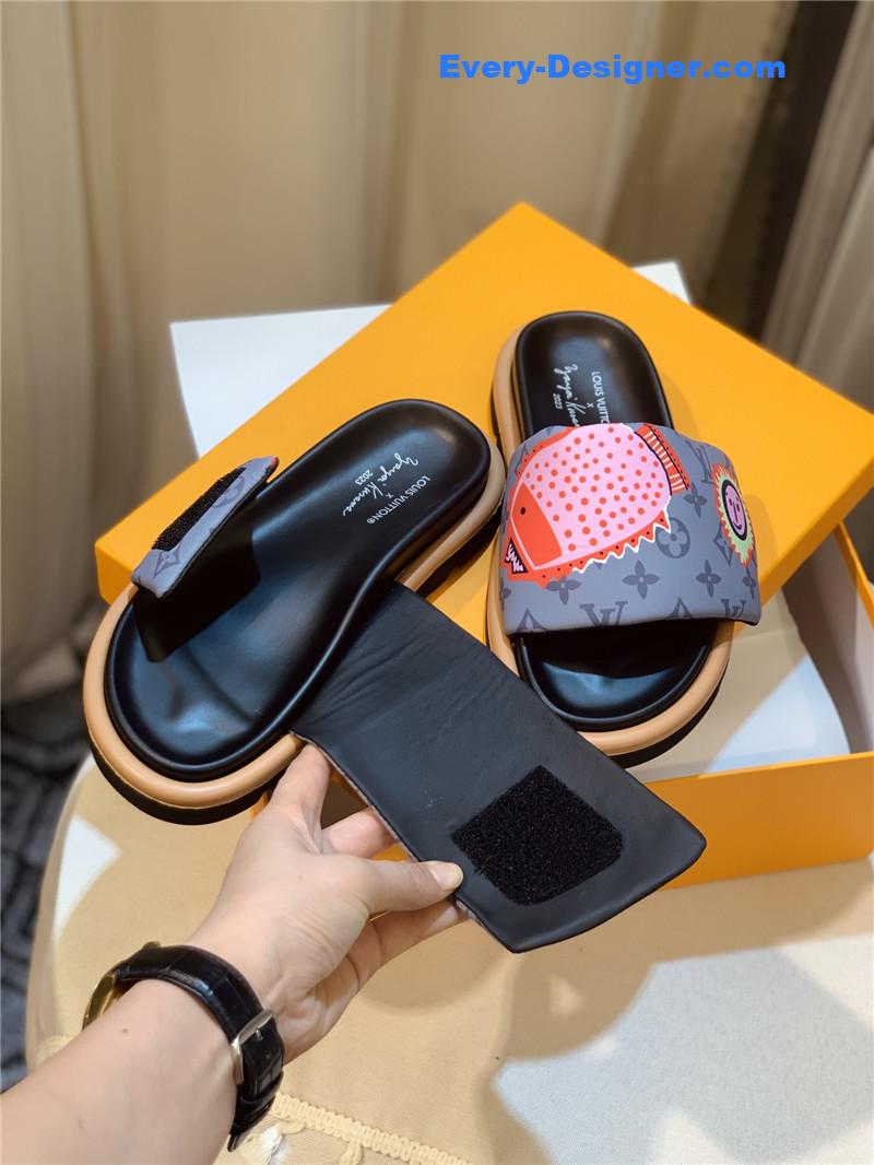 l0vis Vvtt0n lv couple slippers