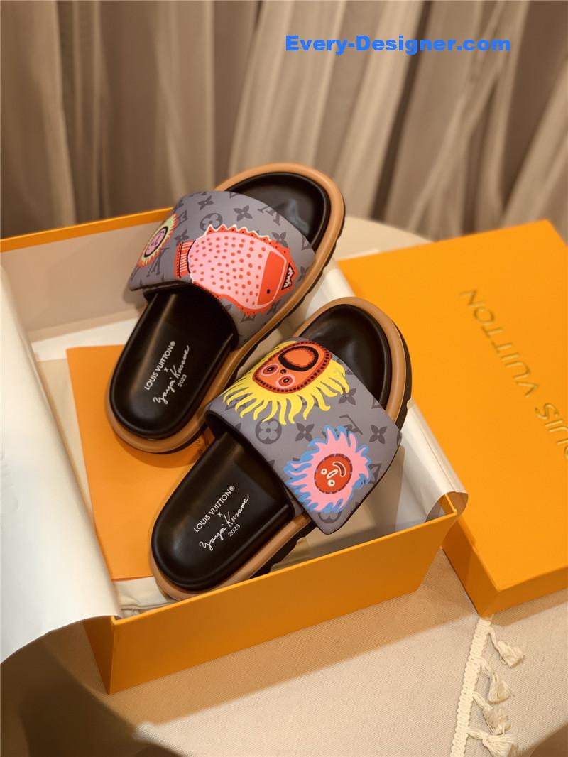 l0vis Vvtt0n lv couple slippers