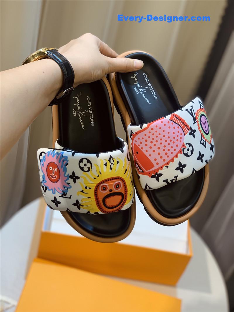 l0vis Vvtt0n lv couple slippers