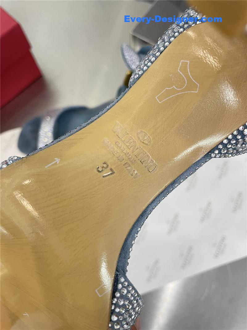 Va1e*ntin0 classic design glass slipper