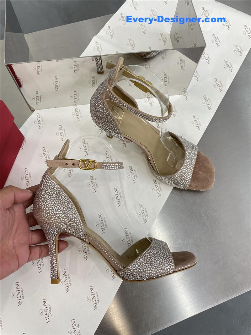 Va1e*ntin0 classic design glass slipper