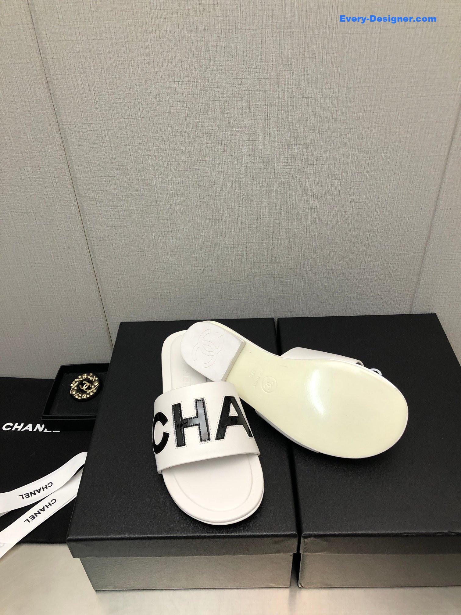 CC color matching letter leather buckle slippers