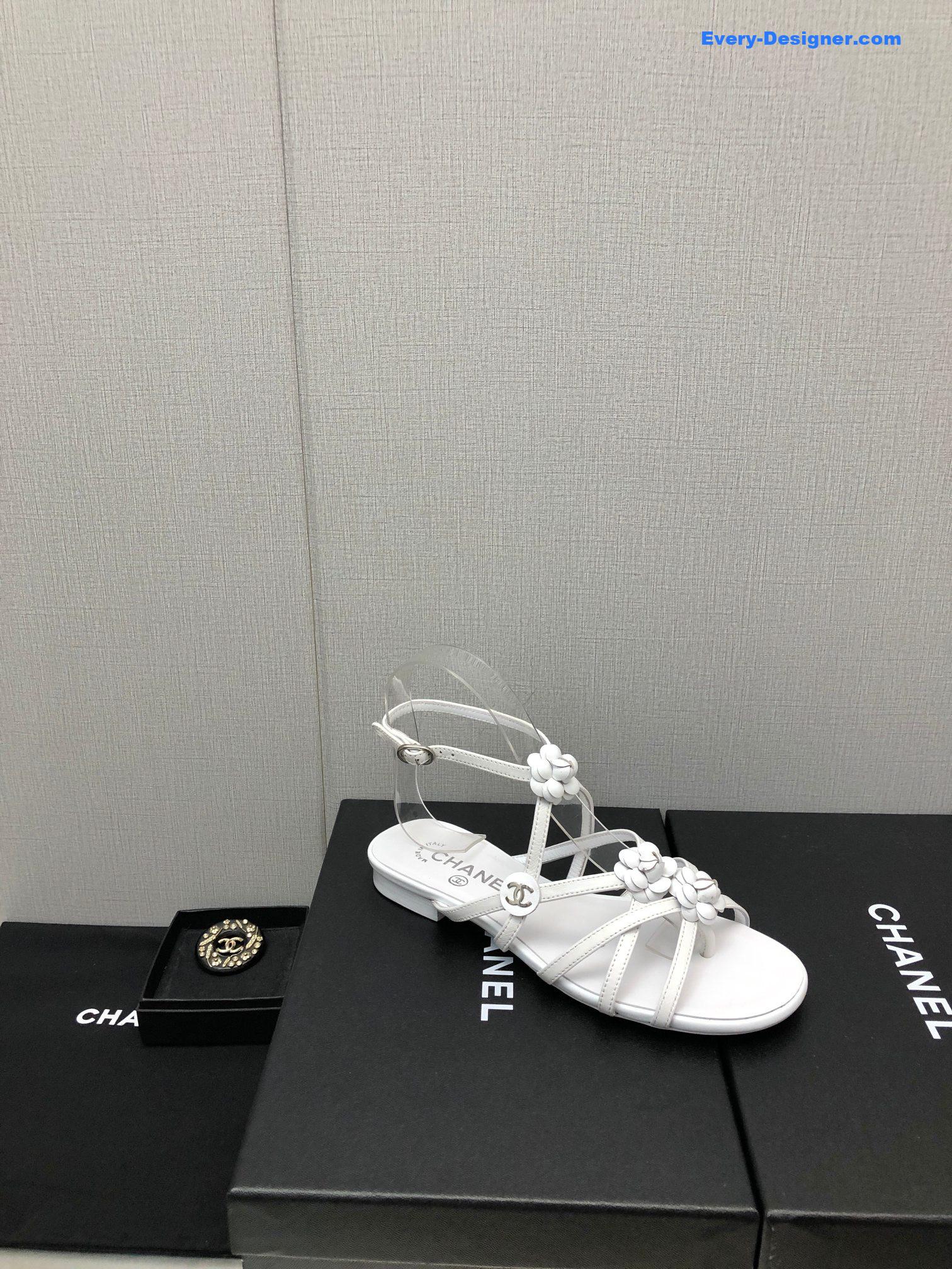 CC classic chain accessories flower sandals