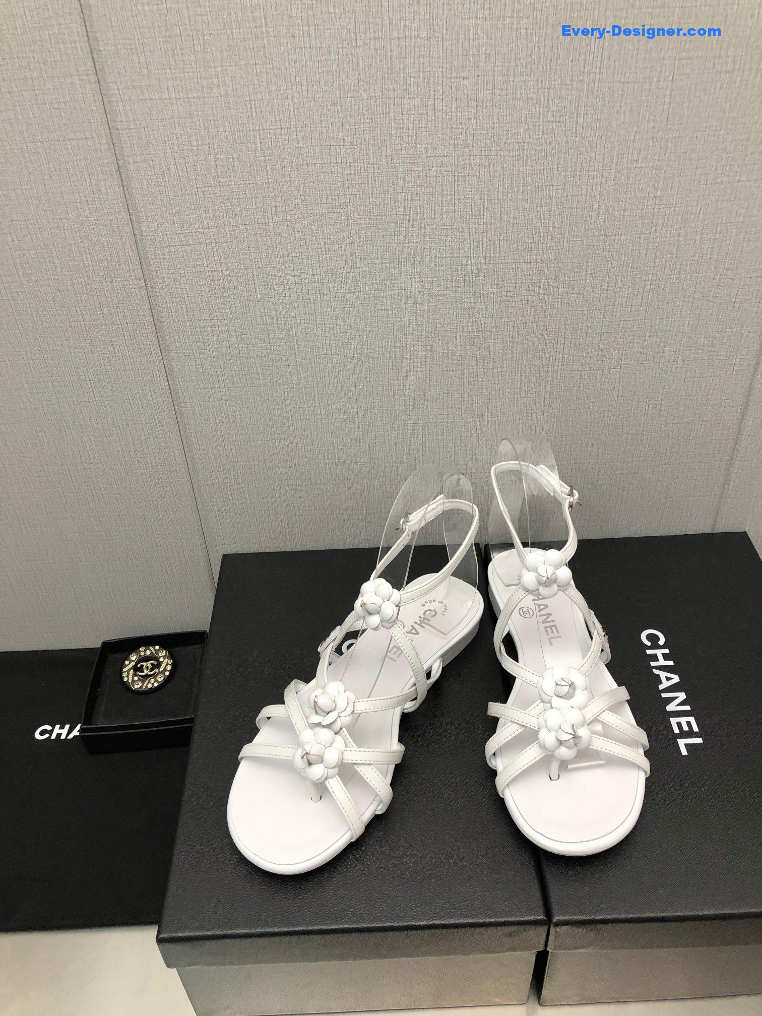 CC classic chain accessories flower sandals