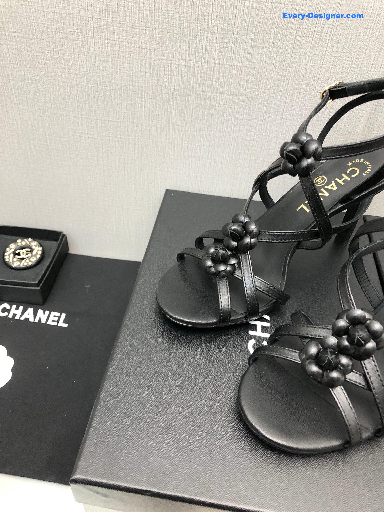 CC classic chain accessories flower sandals