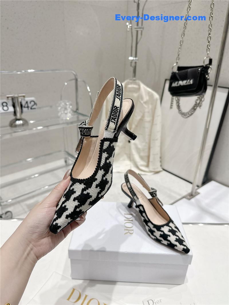 D10r kitten heel high heels