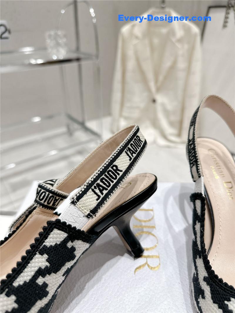 D10r kitten heel high heels