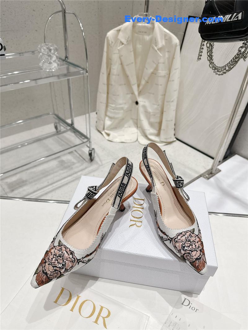 D10r kitten heel high heels