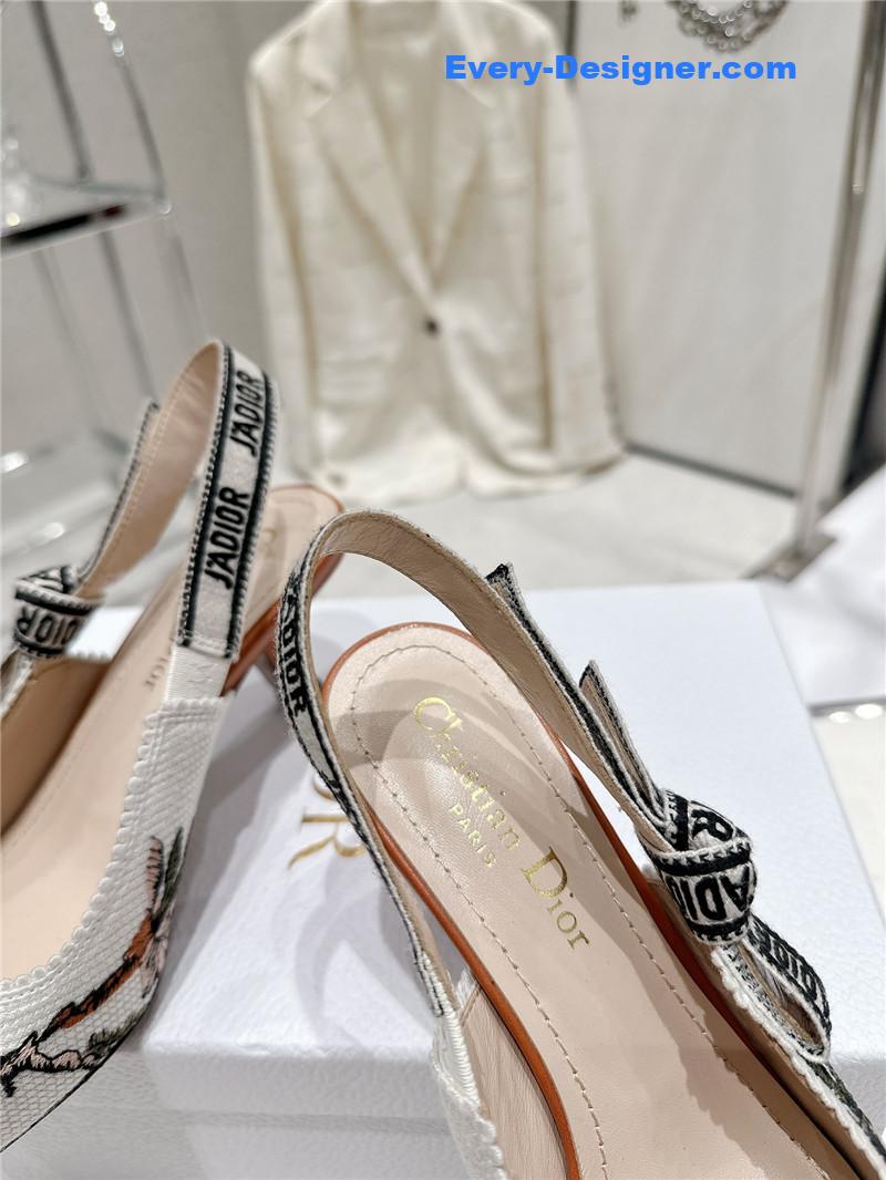 D10r kitten heel high heels