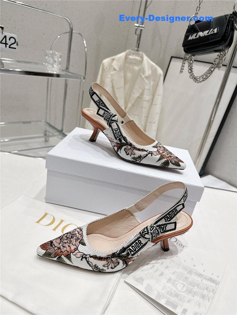 D10r kitten heel high heels