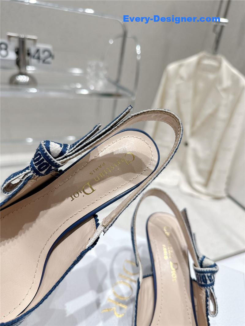 D10r kitten heel high heels