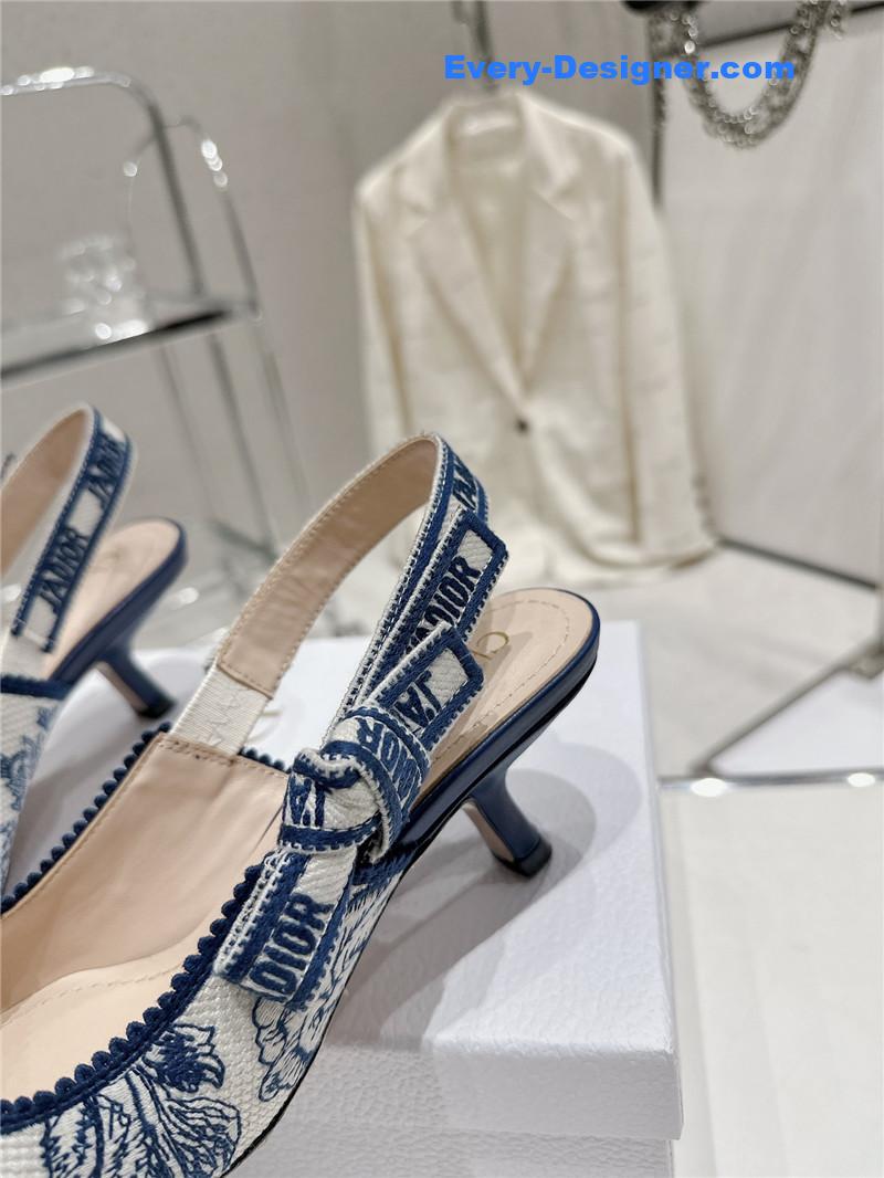 D10r kitten heel high heels