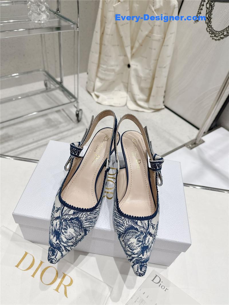 D10r kitten heel high heels