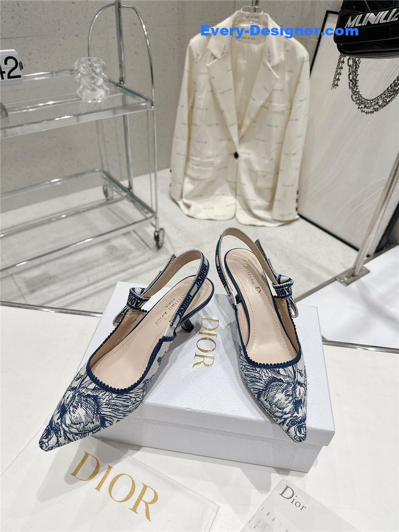 D10r kitten heel high heels