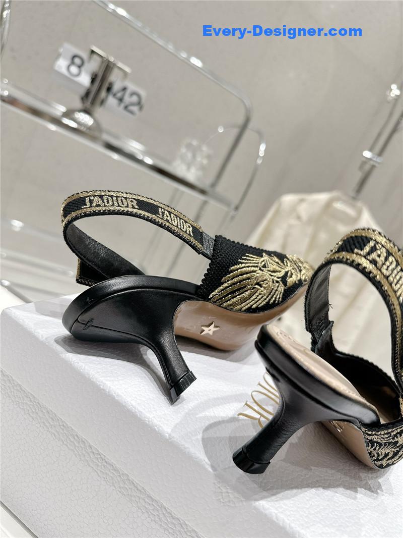 D10r kitten heel high heels