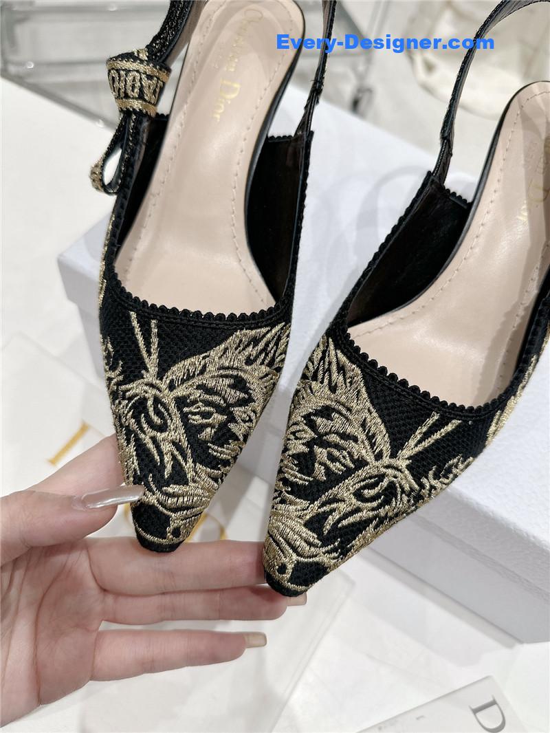 D10r kitten heel high heels