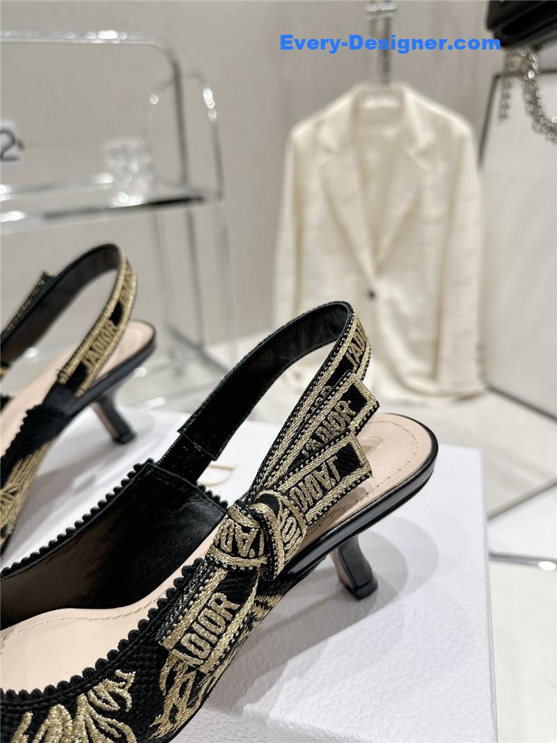 D10r kitten heel high heels