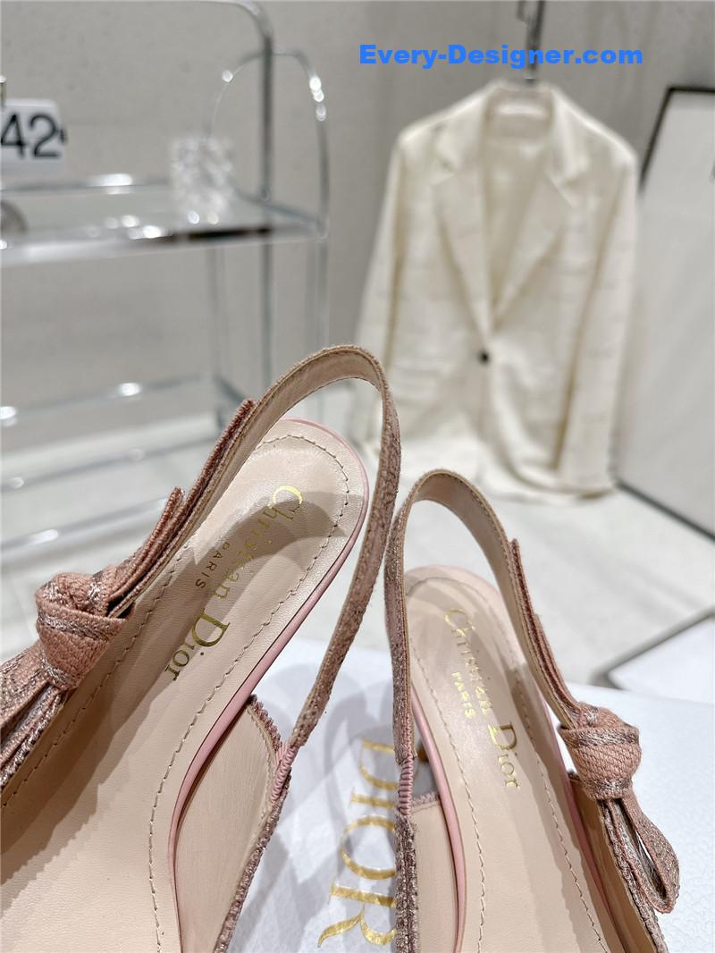 D10r kitten heel high heels