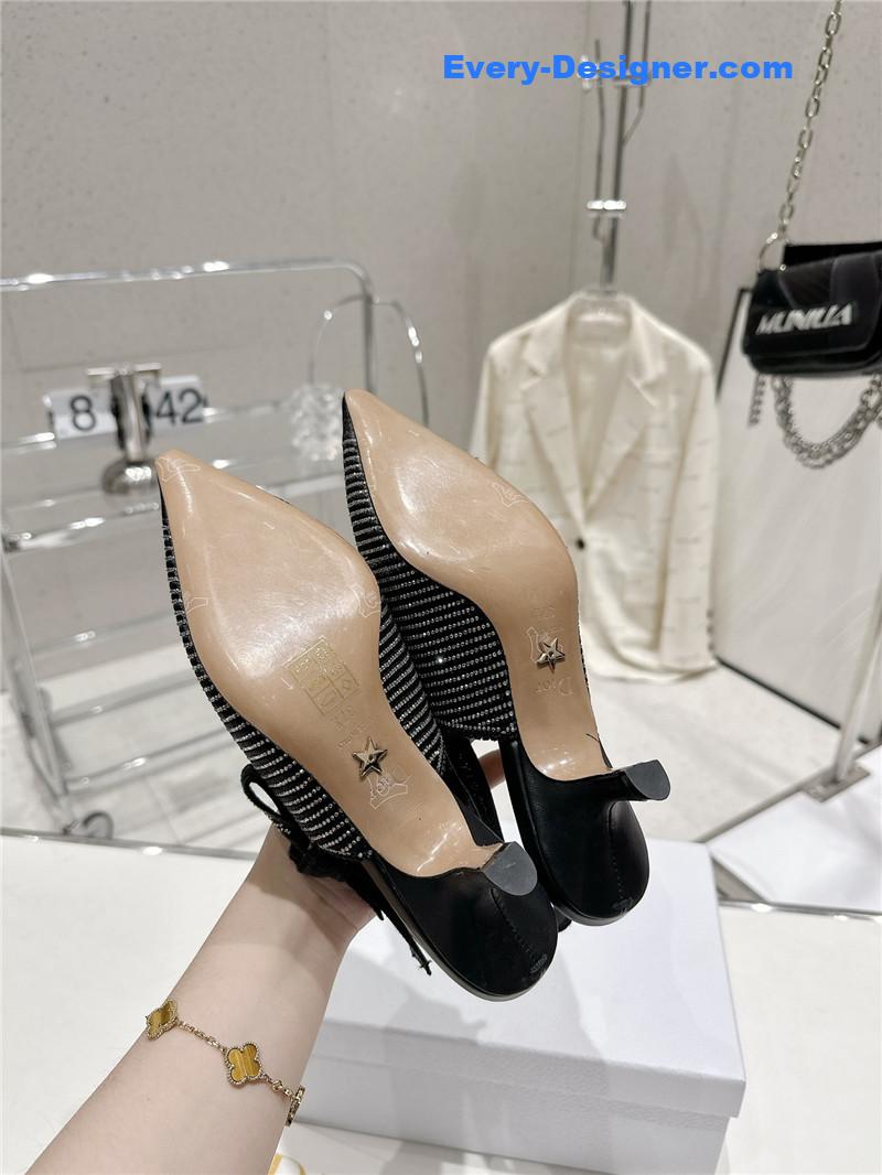 D10r kitten heel high heels