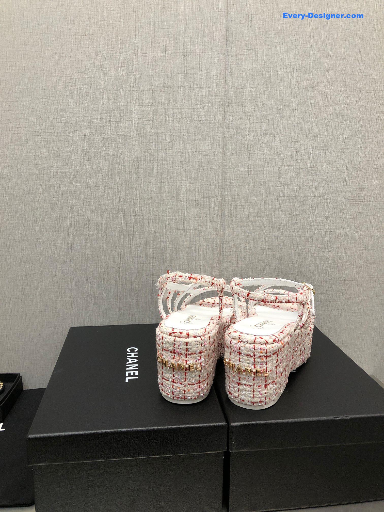 CC back metal logo sandals