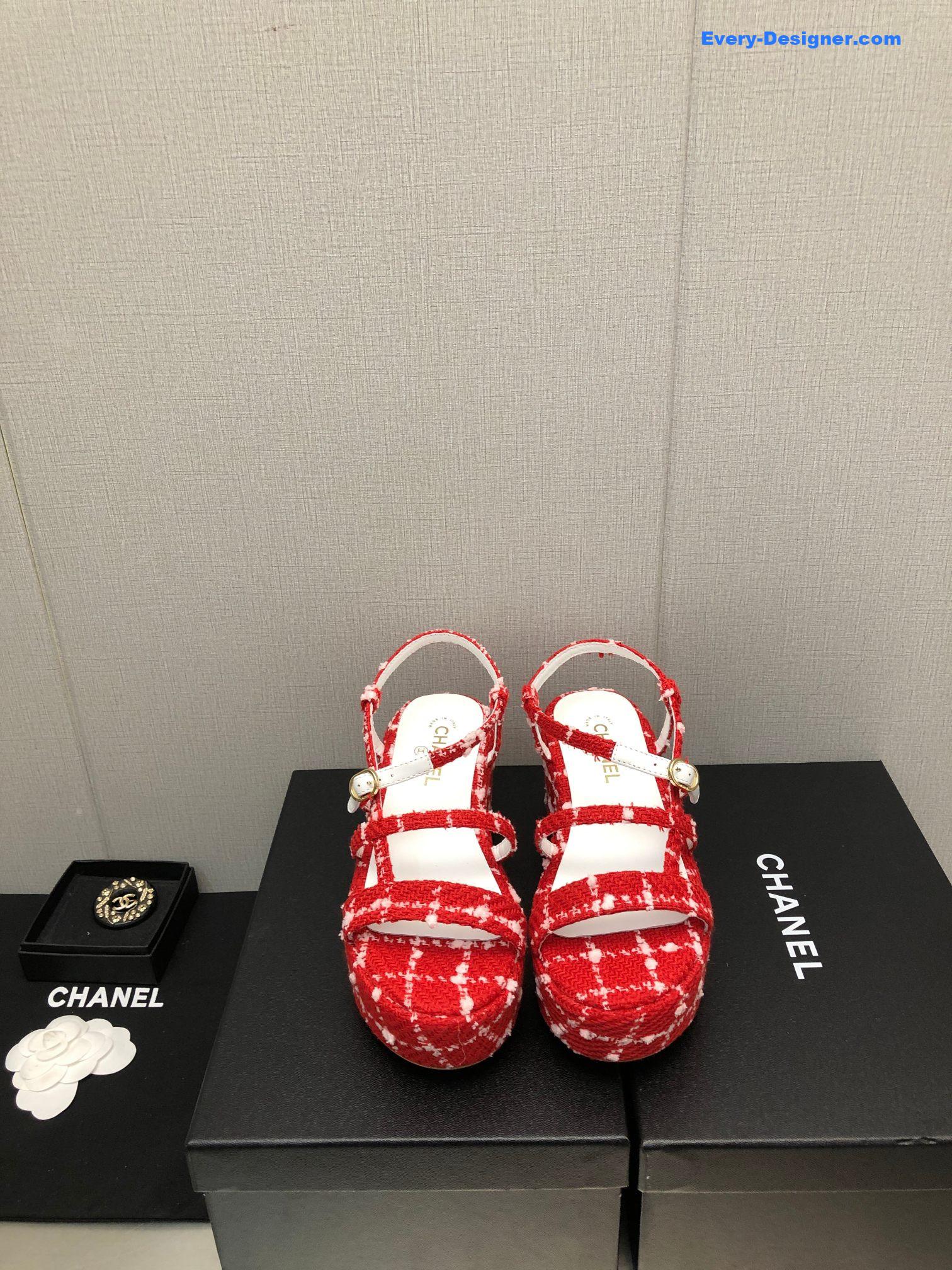 CC back metal logo sandals