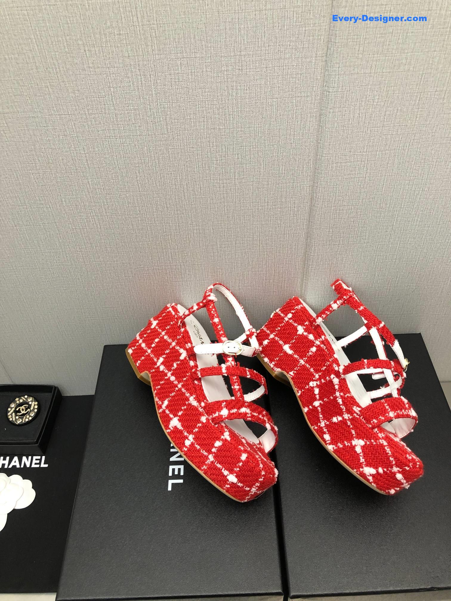 CC back metal logo sandals