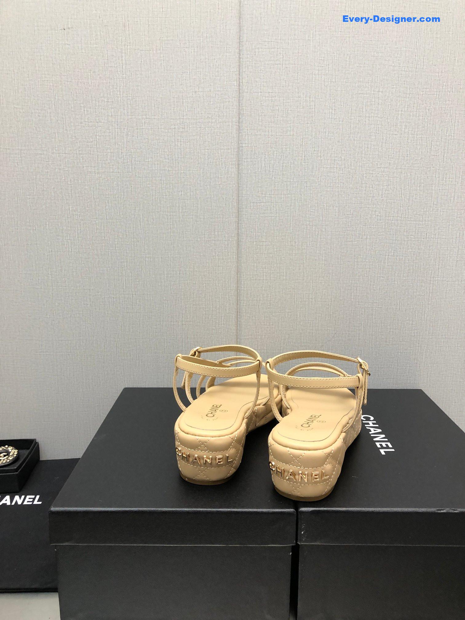 CC back metal logo sandals