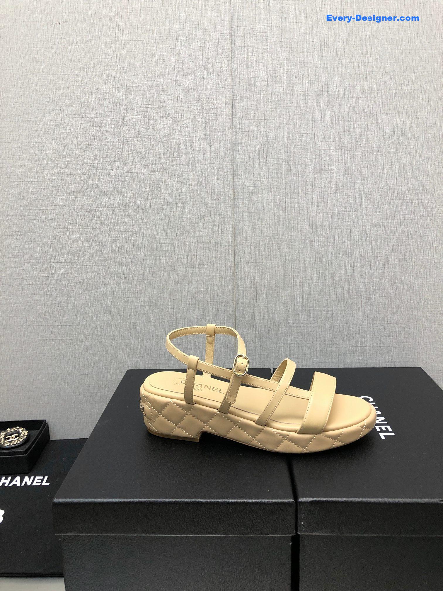 CC back metal logo sandals