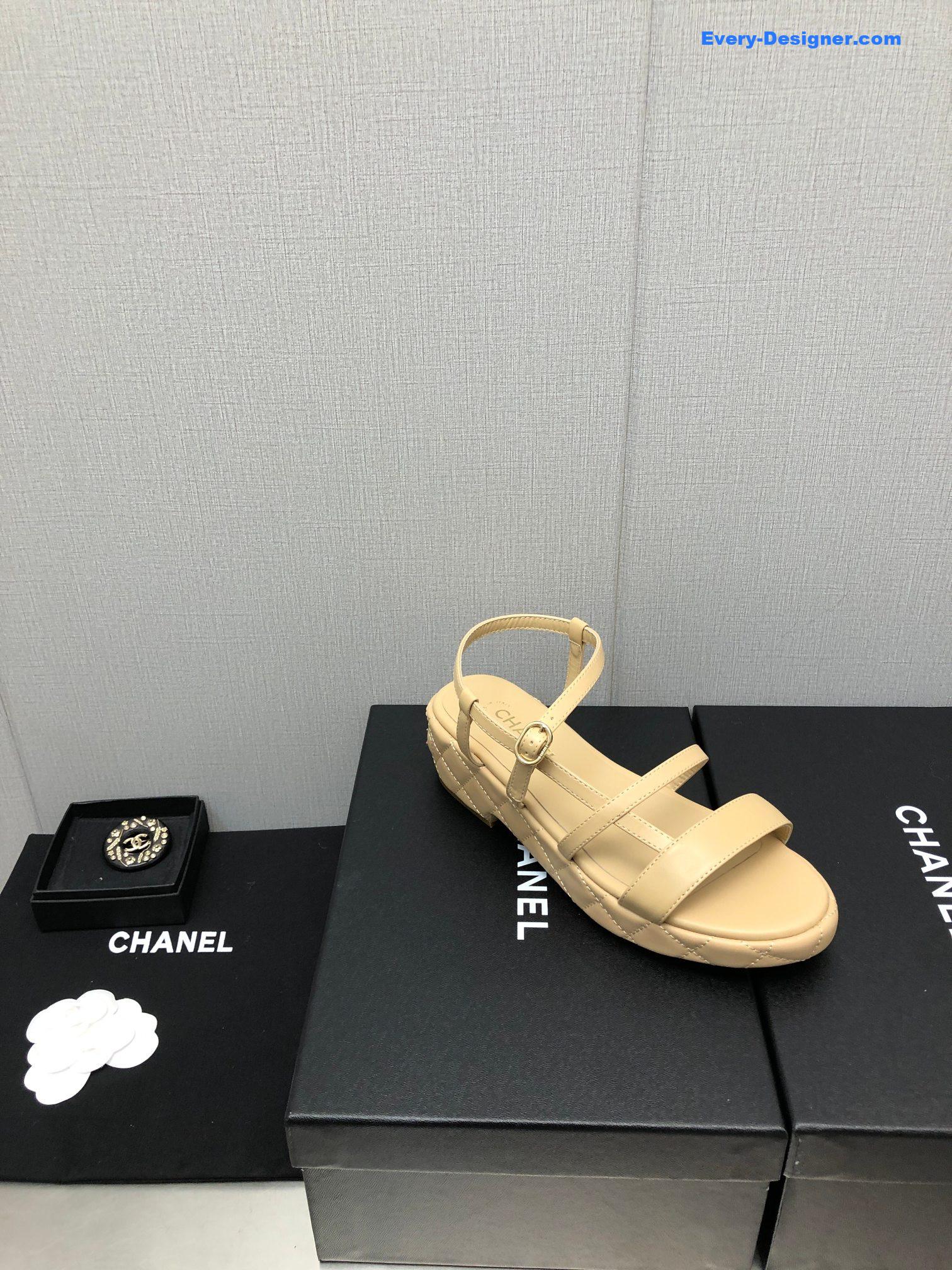 CC back metal logo sandals
