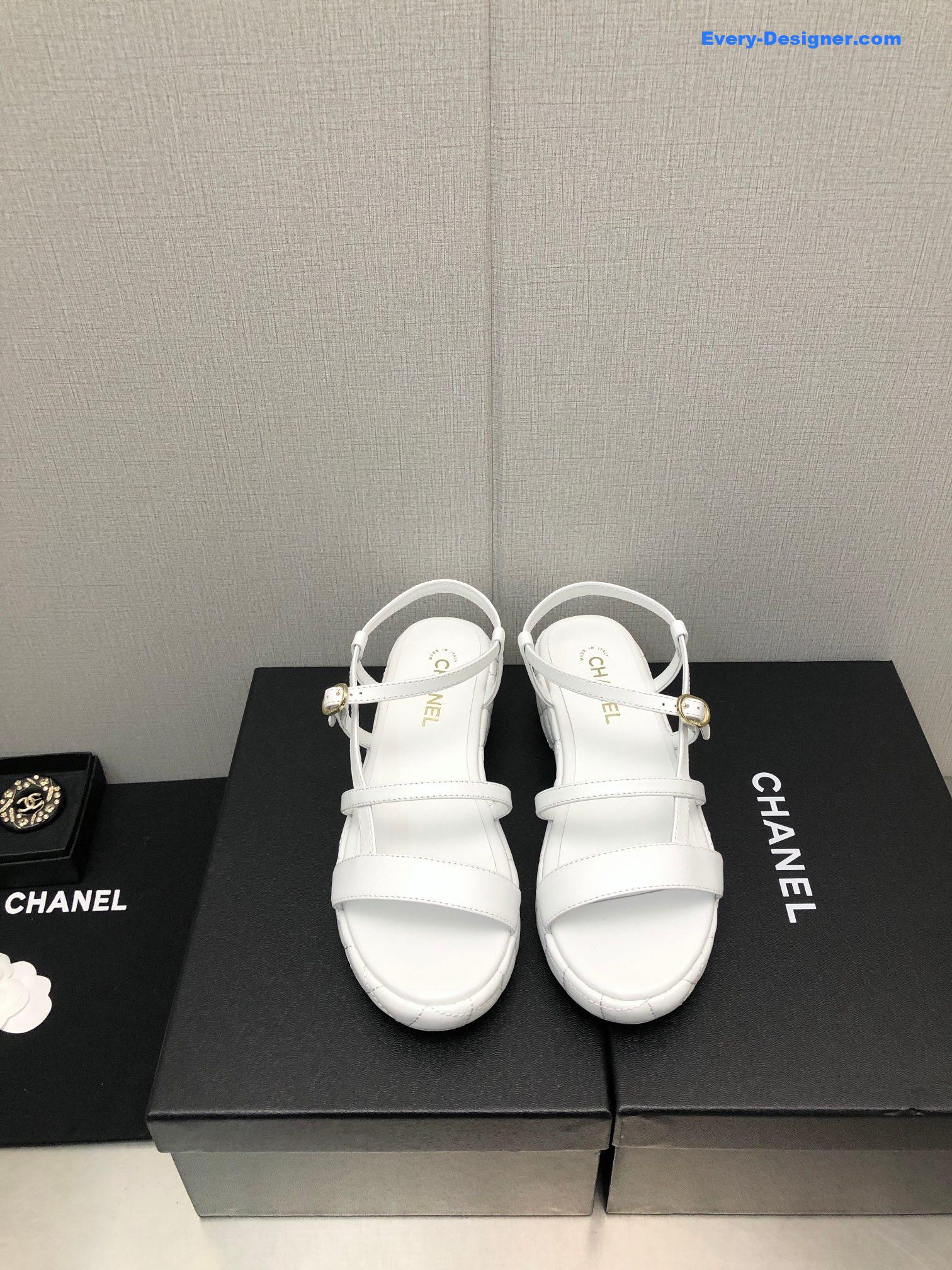 CC back metal logo sandals