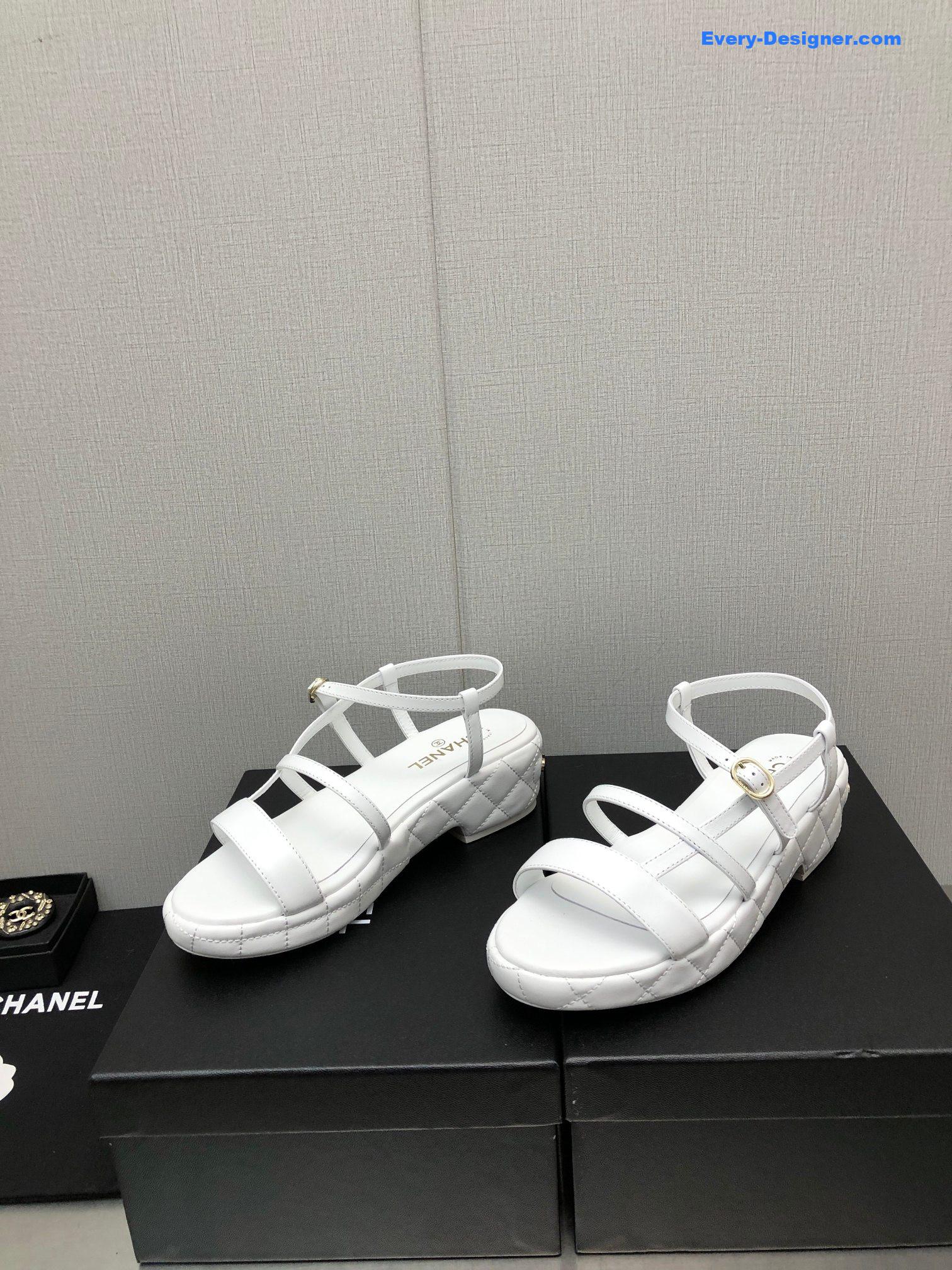 CC back metal logo sandals