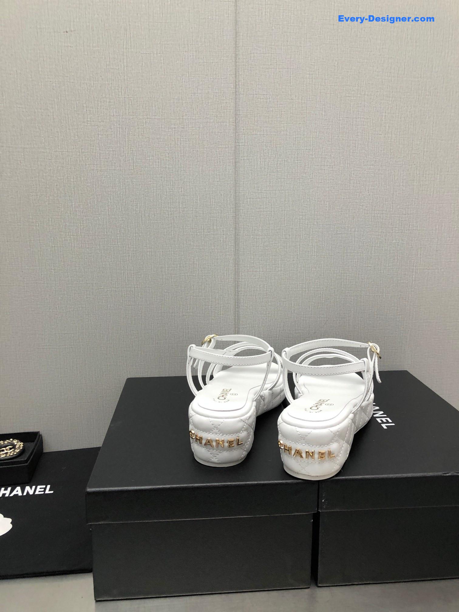 CC back metal logo sandals