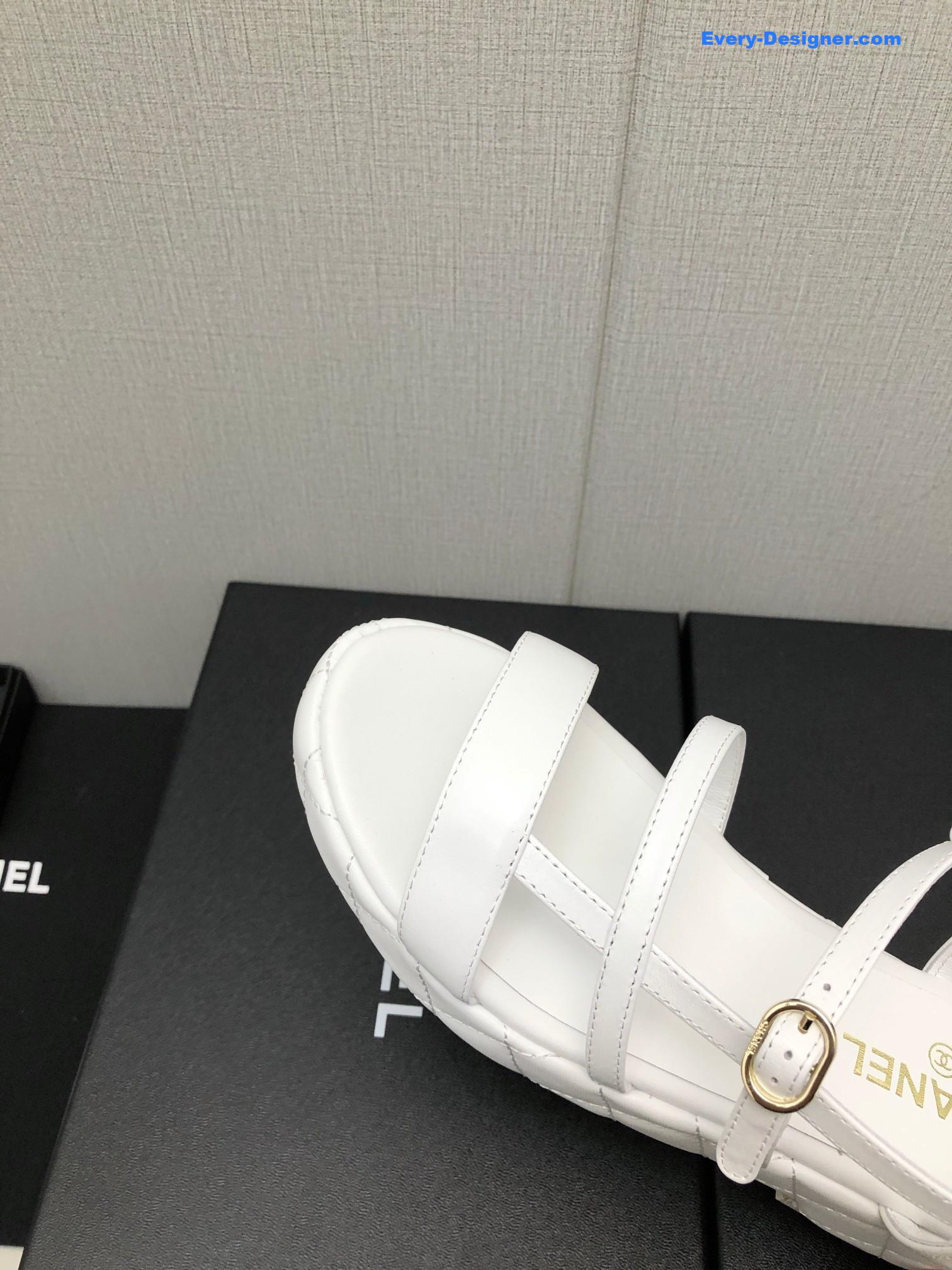 CC back metal logo sandals