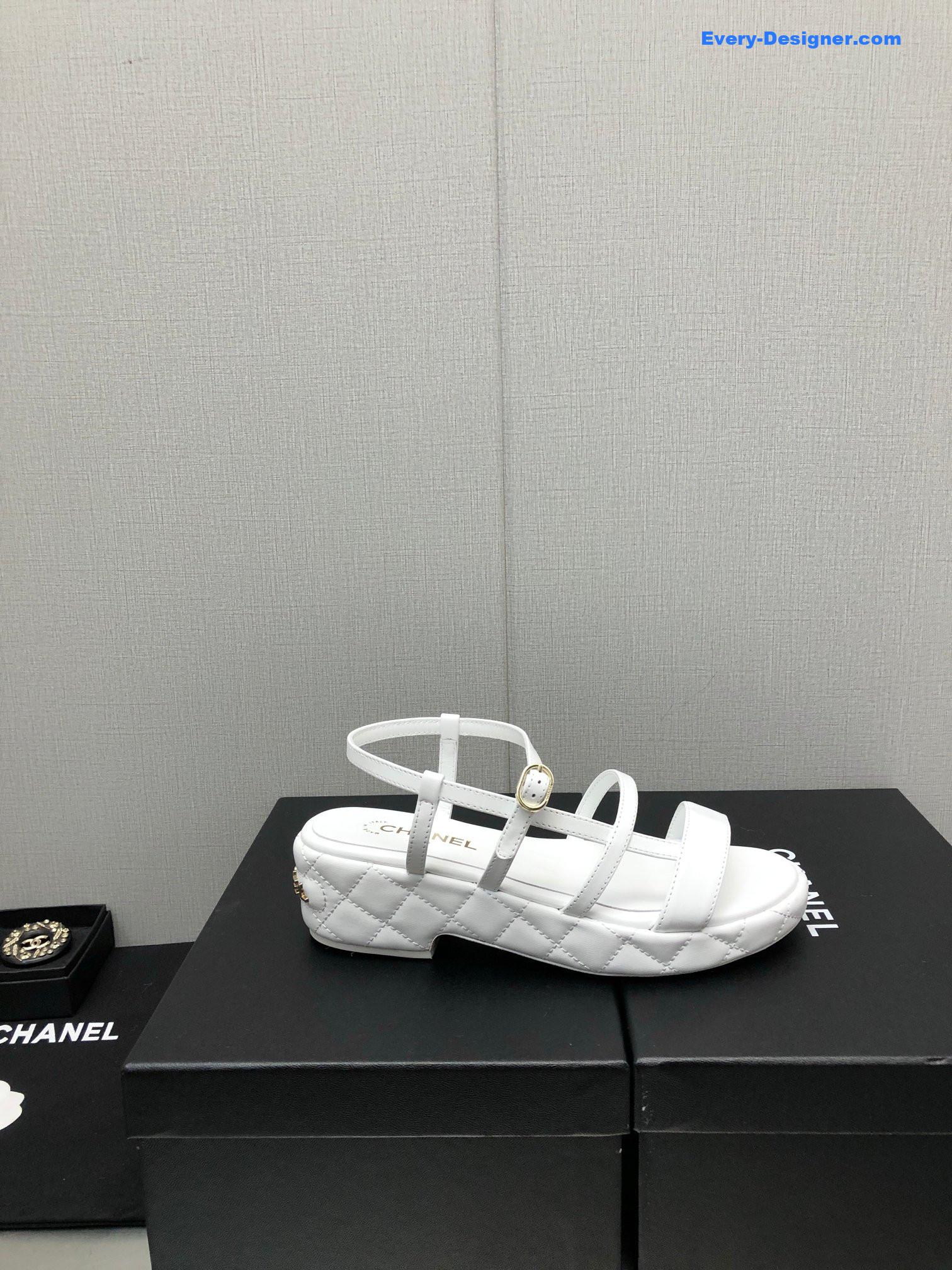 CC back metal logo sandals