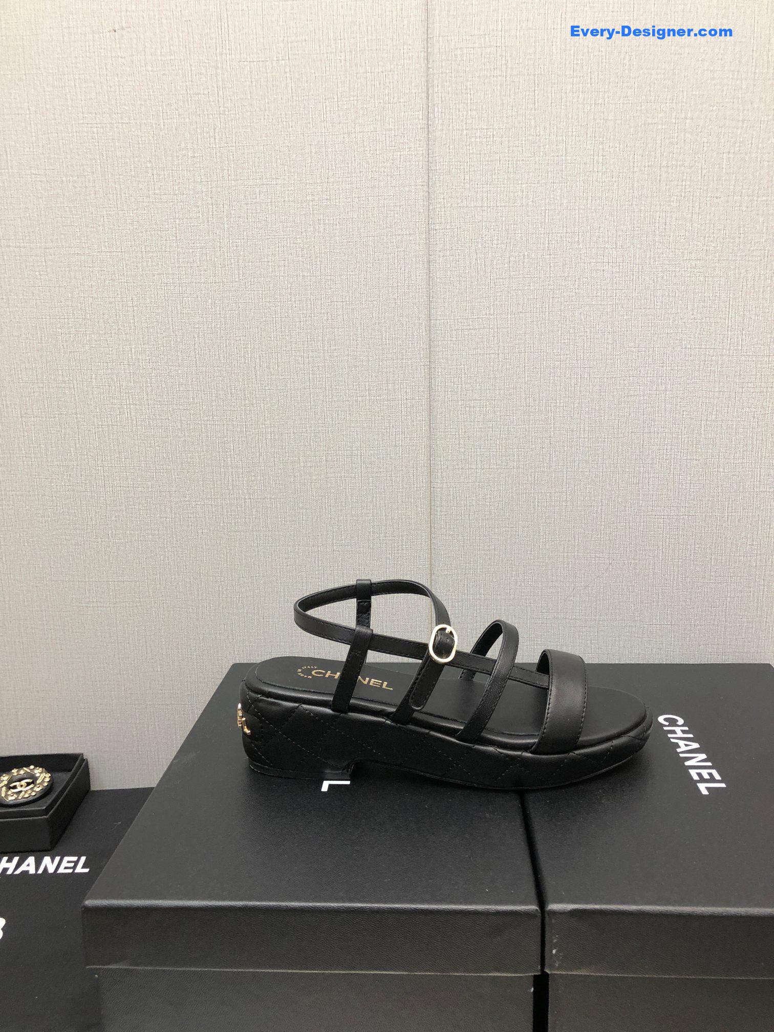 CC back metal logo sandals